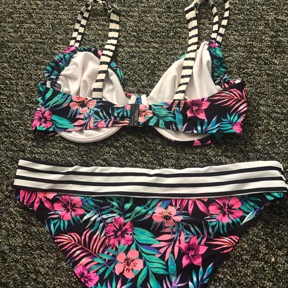 SUMMER SALE 🌴Bikini by Venice Beach - Picture 3 of 3